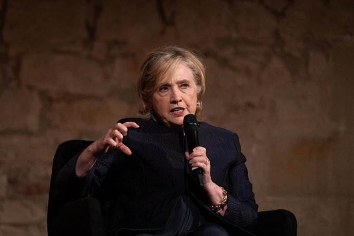 La ex secretaria de Estado de los Estados Unidos de América, Hillary Clinton, participa como ponente en el acto central del 50 aniversario del CIDOB (Barcelona Centre for International Affairs), en la Capella del MACB, a 2 de junio de 2023, en Barcelon