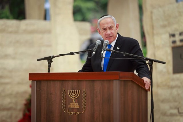 Archivo - JERUSALEM, April 25, 2023  -- Israeli Prime Minister Benjamin Netanyahu speaks at a memorial ceremony on Israel's Memorial Day for fallen soldiers and terror victims at Mount Herzl, where the country's main military cemetery is located, in Jerus