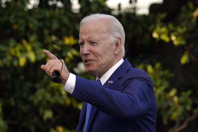 June 1, 2023, Washington, District of Columbia, USA: United States President Joe Biden jokes with members of the media as he walks on the South Lawn of the White House in Washington upon his return from Colorado on June 1, 2023