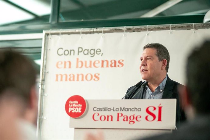 El candidato socialista a la Junta de Comunidades, Emiliano García-Page, en un acto electoral en Mora (Toledo).