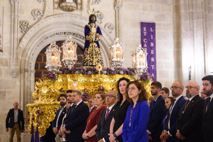 La alcaldesa participa en la Solemne Pontifical por el 75 aniversario de la Hermandad del Prendimiento.