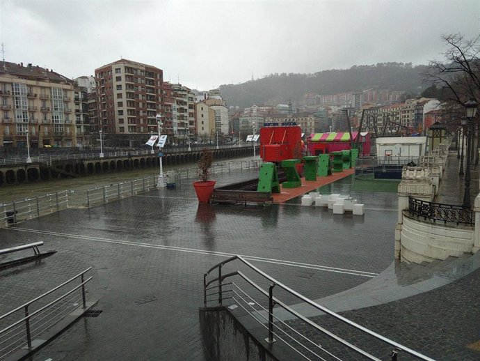 Archivo - Cielos cubiertos y lluvia en Bilbao