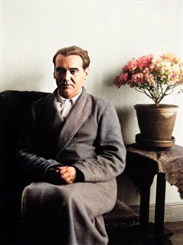 Última foto de Federico García Lorca, coloreada,  pocos días antes de ser asesinado, en la Huerta de San Vicente.
