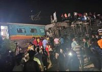 La comunidad internacional se solidariza con India tras las más de 288 muertes en un accidente ferroviario