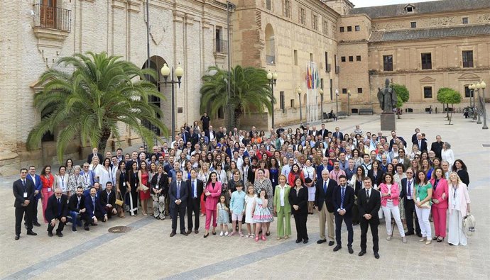 La UCAM homenajea a sus 'alumnos fundadores' del 97, tras los cuales han venido 100.000 más de 100 nacionalidades