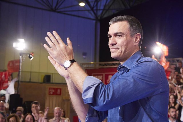 El presidente del gobierno de España y secretario general del PSOE, Pedro Sánchez, durante el acto de campaña con el candidato del PSOE a la alcaldía de Sevilla en FIBES, a 13 de mayo de 2023 en Sevilla (Andalucía, España). 