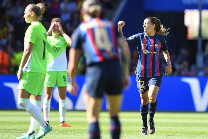 03 June 2023, Netherlands, Eindhoven: Barcelona's Patri Guijarro (R) celebrates scoring her side's goal during the UEFA Women's Champions League final soccer match between FC Barcelona and VfL Wolfsburg at Philips Stadium. Photo: Swen Pfrtner/dpa