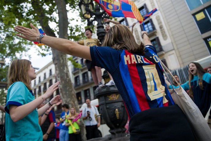Aficionados del FC Barcelona Femení en Canaletes