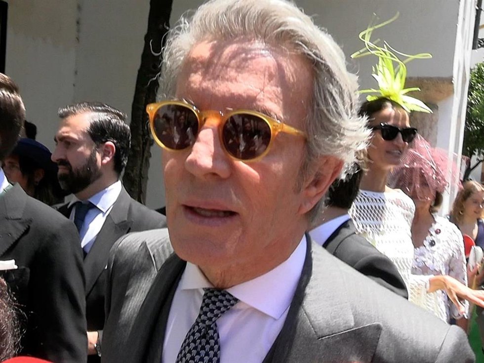 Alfonso Díez acude a la boda de Sol Medina y Pedro Domínguez-Majon