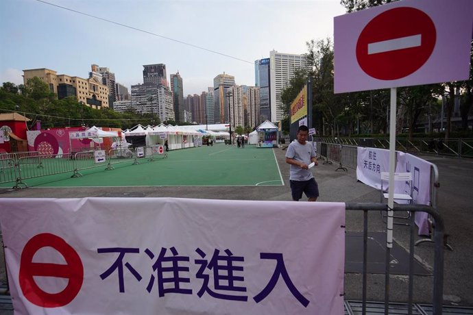La Policía de Hong Kong cierra parte del Victoria Park antes de las vigilias por Tiananmen 