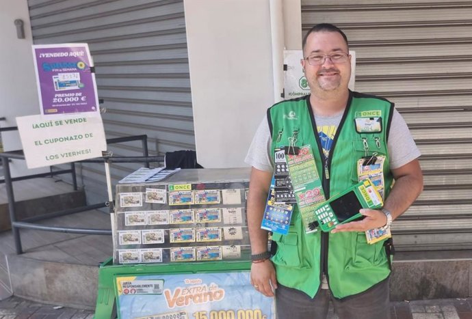 Diego Sánchez es vendedor de la ONCE desde 2015.