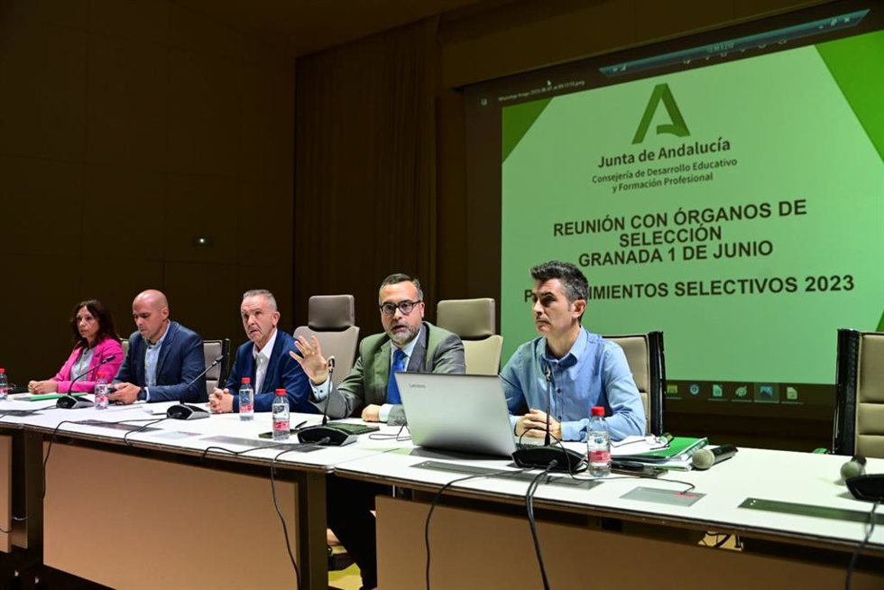La Junta amplía el número de tribunales para agilizar las oposiciones de Secundaria, FP y Régimen Especial.
