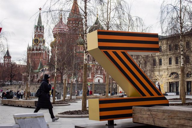 Archivo - La letra Z en el parque Zariadie de Moscú, símbolo de la invasión rusa de Ucrania