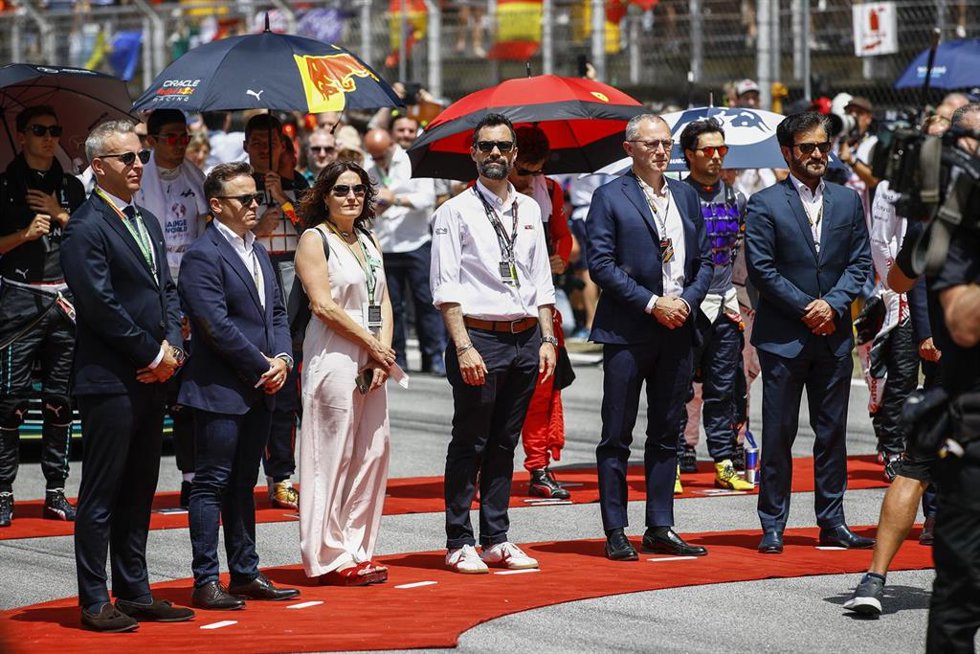 Archivo - Roger Torrent (centro, de blanco), presidente del Circuit de Barcelona-Catalunya durante un GP de España de Fórmula 1