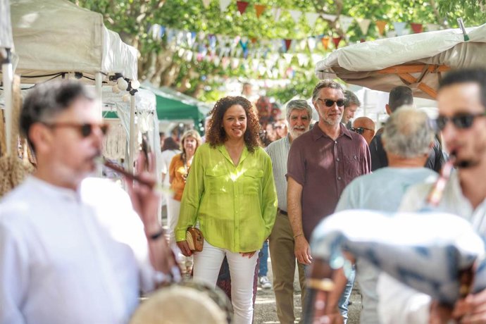 Cladera asiste a la 'Fira Ecolgica Pagesa i Artesana' de Puigpunyent