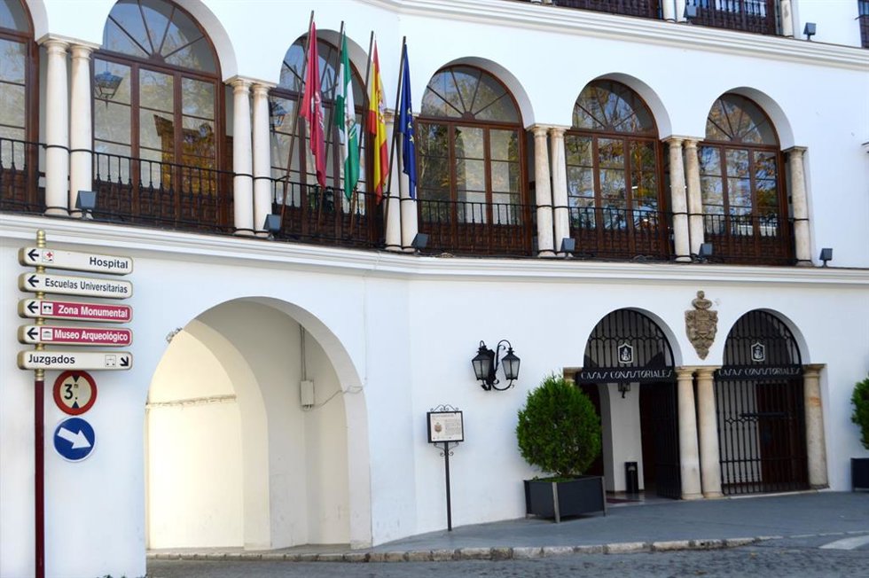 Archivo - Fachada del Ayuntamiento de Osuna