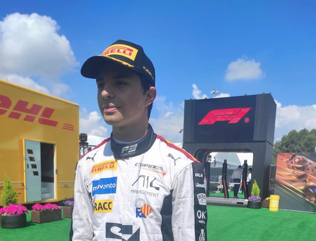 El piloto español de Fórmula 3 Pepe Martí (Camps Racing) tras ganar la carrera del Gran Premio de España 2023, en el Circuit de Barcelona-Catalunya