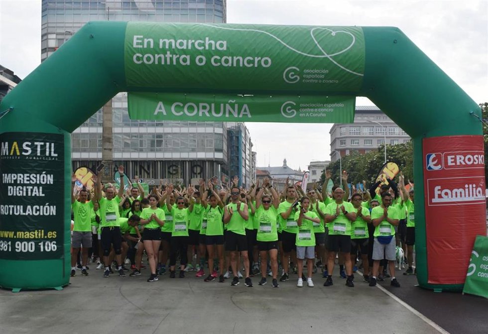 Unas 2.400 personas corren en A Coruña contra el cáncer