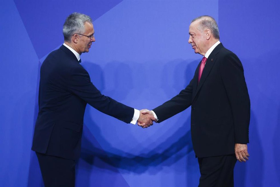 Archivo - Jens Stoltenberg y Recep Tayyip Erdogan en la cumbre de la OTAN de Madrid 