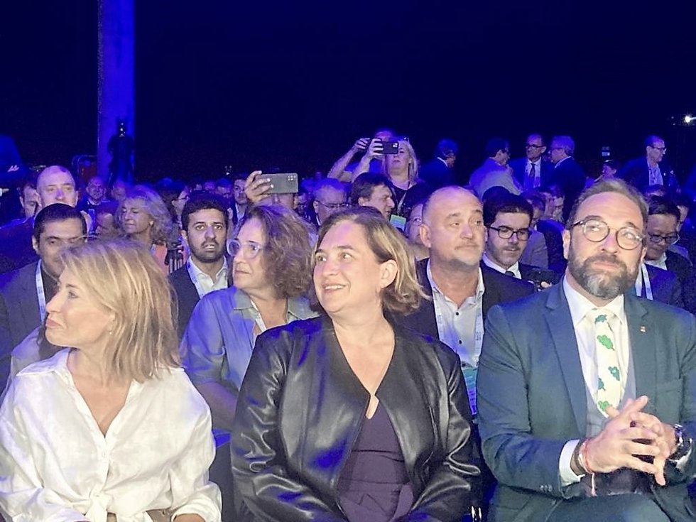La ministra de Transportes Raquel Sánchez, la alcaldesa en funciones de Barcelona Ada Colau y el conseller de Territorio de la Generalitat Juli Fernndez durante el acto