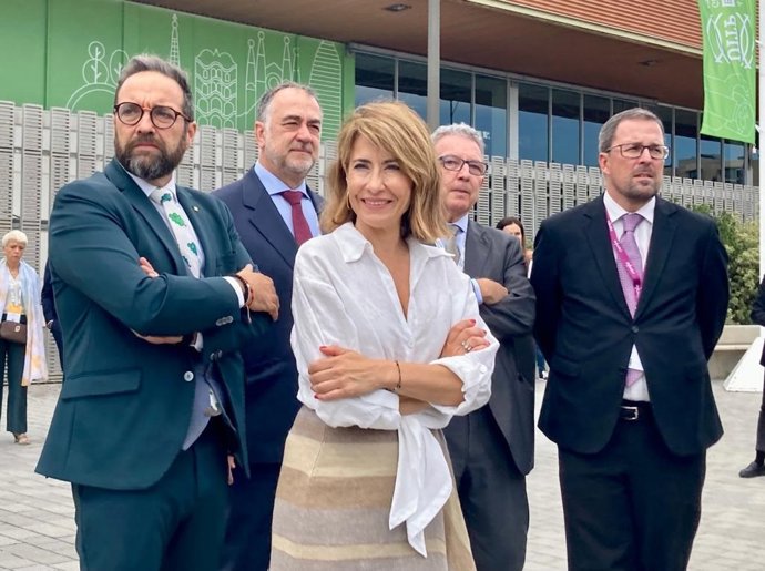 La ministra junto al conseller Fernndez