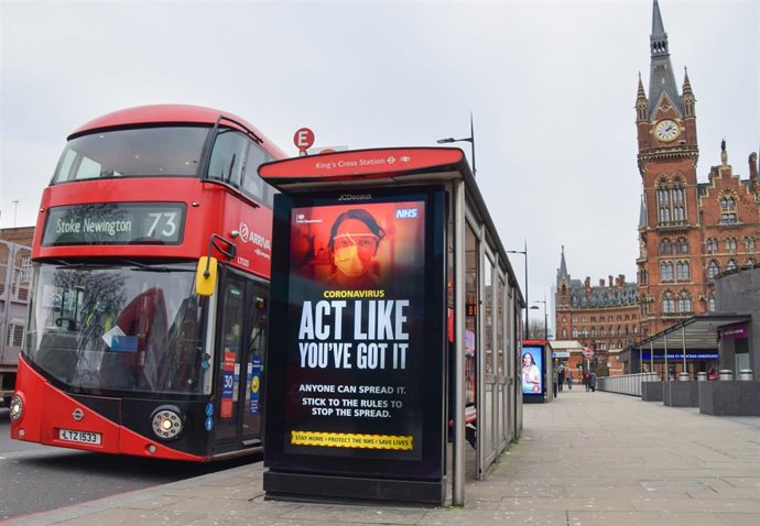 Archivo - Un autobús turístico en Londres