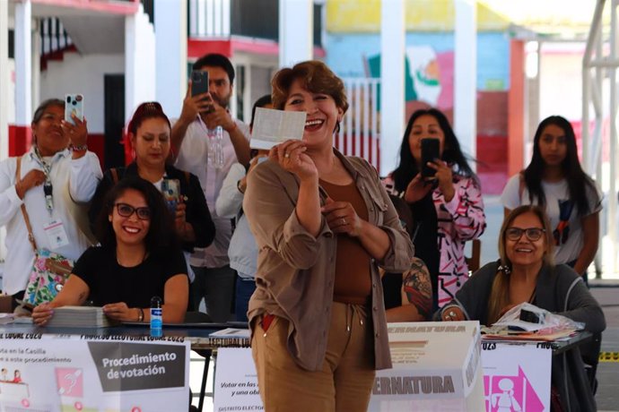 La candidata a gobernadora del Estado de México por el partido Morena, Delfina Gómez