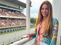 Shakira arrasa en el GP de España de Fórmula 1. Look sexy y reencuentro con Lewis Hamilton