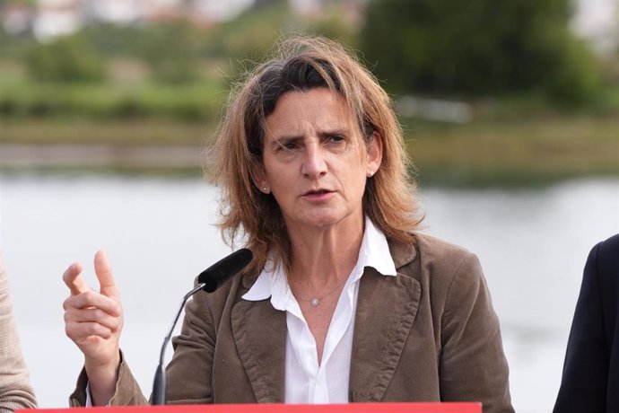 La ministra para la Transición Ecológica y el Reto Demográfico, Teresa Ribera, durante un acto de campaña del PSE-EE en el parque Osinbiribil, a 25 de mayo de 2023, en Irún, Guipúzcoa, País Vasco (España). El acto está enmarcado en la campaña electoral 