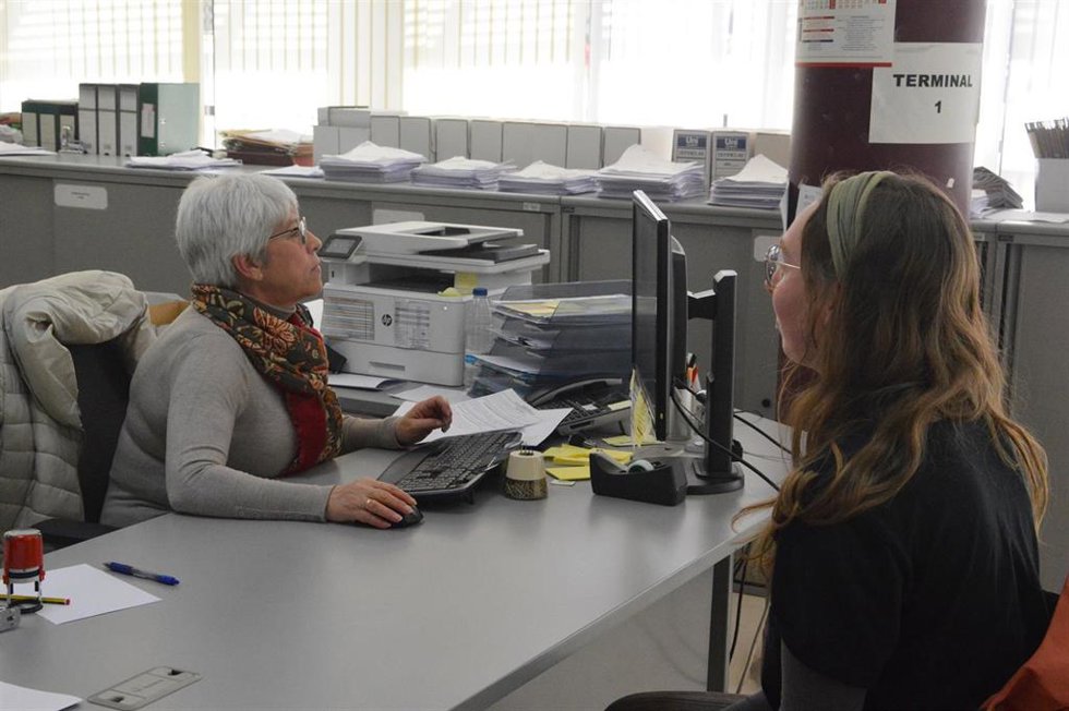 Archivo - Atención a estudiantes en la USAL
