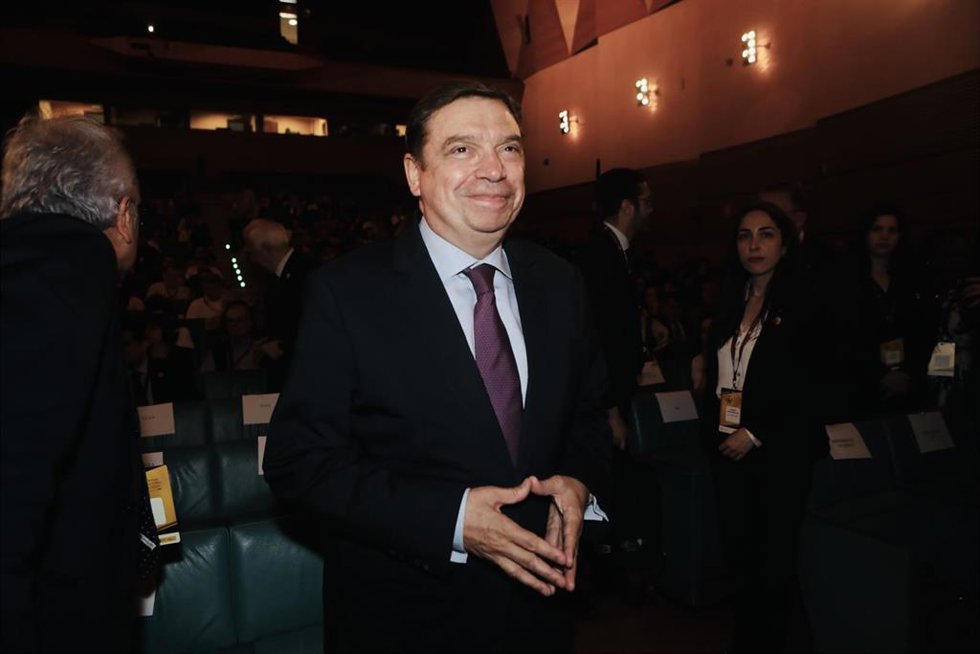 El ministro de Agricultura, Pesca y Alimentación, Luis Planas, en la inauguración del 44 Congreso Mundial de la Viña y el Vino, a 05 de junio del 2023 en Cádiz (Andalucía, España). El 44 Congreso Mundial de la Viña y el Vino que se celebra en Cádiz y 