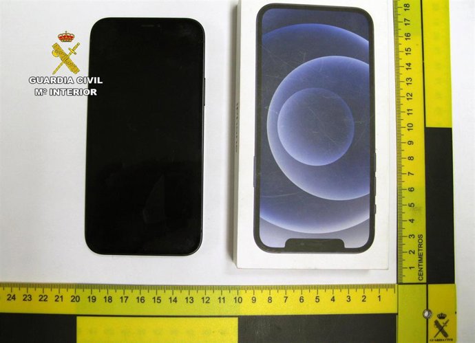 Imagen de un teléfono intervenido durante la operación
