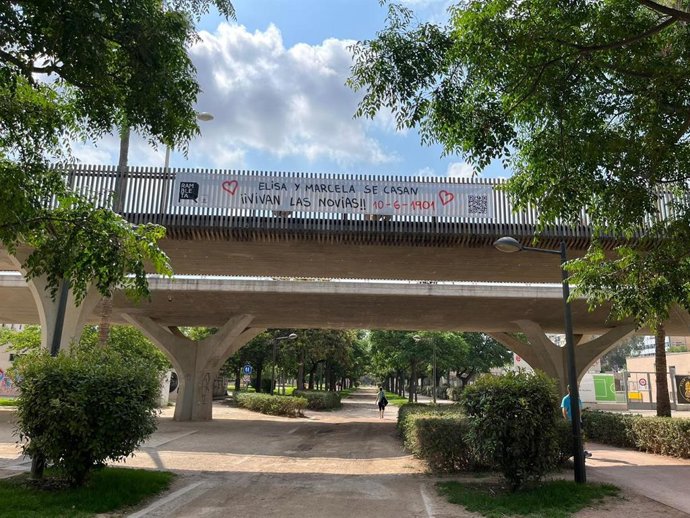 Pancarta sobre el antiguo cauce