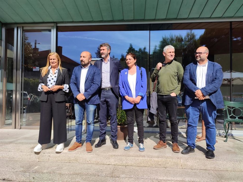 Carmela Silva, José Manuel Lage, Alberto Varela, Carme da Silva, Bieito Lobeira, y Rubén Cela conforman las delegaciones de PSdeG y BNG que negociarán la formación de gobiernos progresistas