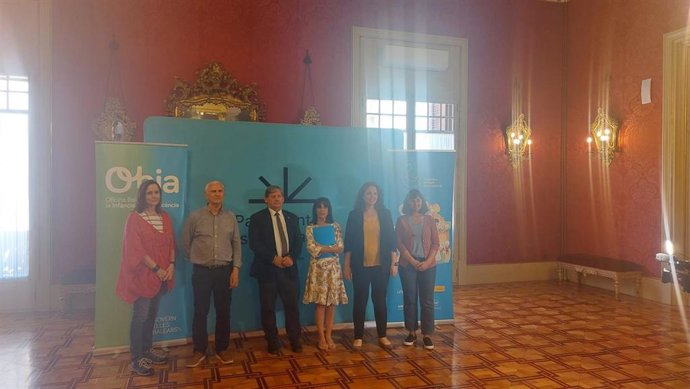 Presentación de la XI edición del Parlament Infantil en la que ha participado el president del Palmament, Vicen Thoms.