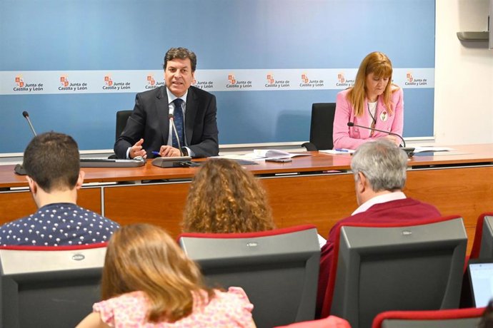 Fernández Carriedo en un momento de la rueda de prensa de presentación de los datos de la Contabilidad Regional del primer trimestre de 2023