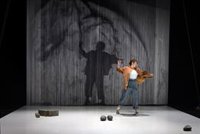 La Red Andaluza de Teatros Públicos lleva a 'El Hombre que plantaba árboles' de Teatro Gorakada a Valverde (Huelva)
