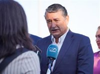 Sanz considera la visita de parlamentarios alemanes como una "injerencia" alentada por el Gobierno central