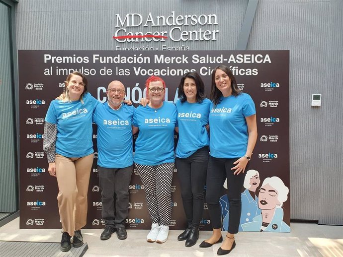 La Fundación Merck Salud y la Asociación Española de Investigación sobre el Cáncer (Aseica) han premiado al Secretariado de Divulgación Científica y Cultural de la US y a la científica Diana Aguilar.