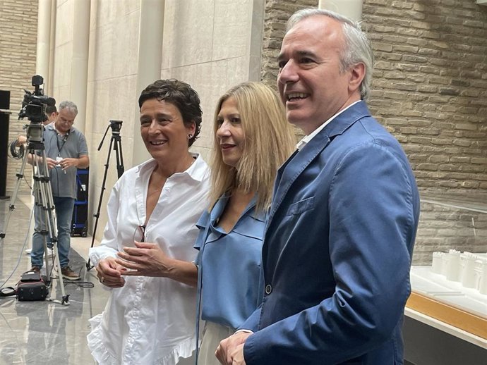 El presidente del PP Aragón, Jorge Azcón, y las diputadas  Mar Vaquero y Ana Marín.