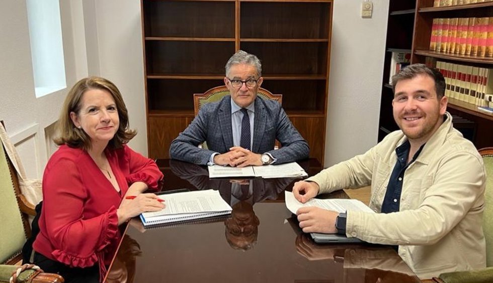 El teniente fiscal de la Fiscalía de Castilla-La Mancha, Francisco Ramón Sánchez, la secretaria de Diálogo Social, Institucional y Salud Laboral de CCOO, Raquel Payo, y el secretario de Organización y Salud Laboral de UGT Castilla-La Mancha, Javier Flor
