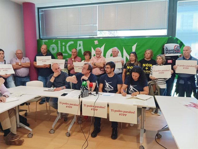 Rueda de prensa de Adega y la plataforma que recurren ante la justicia varios parques eólicos en Galicia