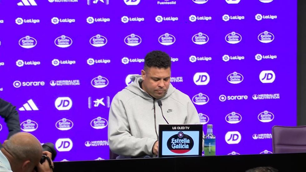 El presidente del Real Valladolid, Ronaldo Nazário, en rueda de prensa.
