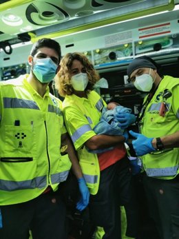 El equipo médico de una ambulancia del Servicio de Urgencias Canario (SUC) ha asistido un parto en un domicilio en la calle Dr. Jaime Ramos Ramos, en el municipio de La Laguna