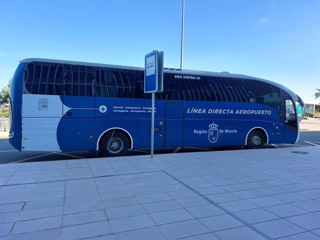 El Aeropuerto Internacional de la Región ya cuenta con servicio gratuito de autobús a Murcia y Cartagena