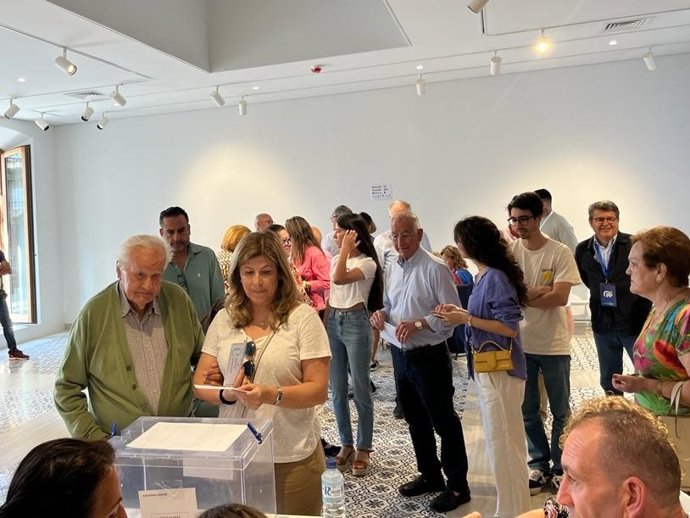 Votación en Roquetas de Mar (Almería)