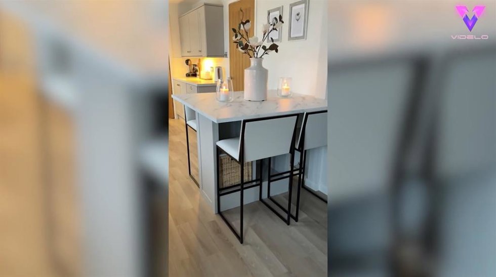 Una mujer construye su propia isla de cocina a partir de un mueble básico de IKEA.