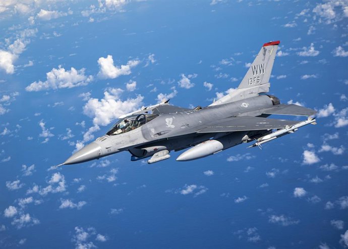 Archivo - Avión de combate modelo F-16 de Estados Unidos