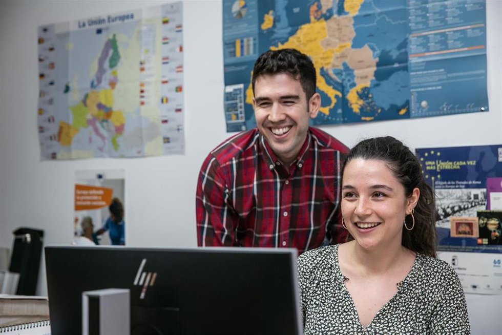 Becarios de la Comisión Europea en las oficinas de Toledo.