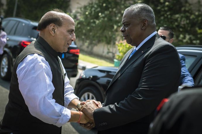 El secretario de Defensa de Estados Unidos, Lloyd Austin, y su homólogo indio, Rajnath Singh